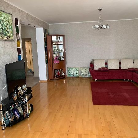 Bright Room Near International Exhibition Centre Kiew Exterior foto