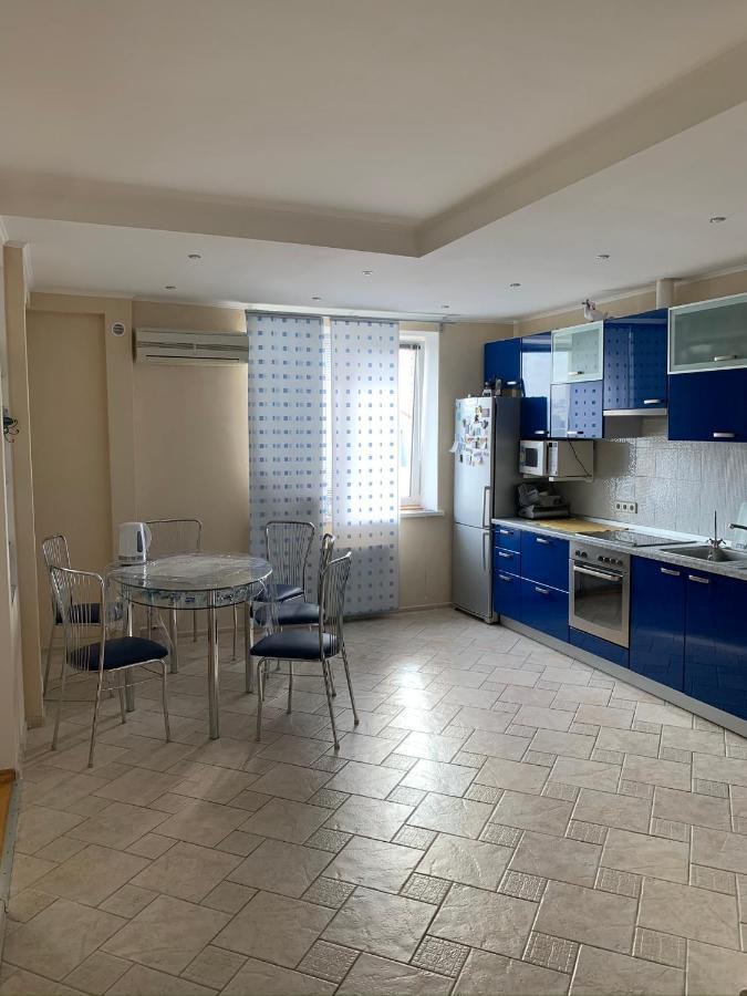 Bright Room Near International Exhibition Centre Kiew Exterior foto